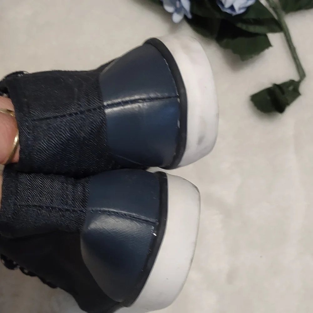 Cat yack shoes for girls size 12